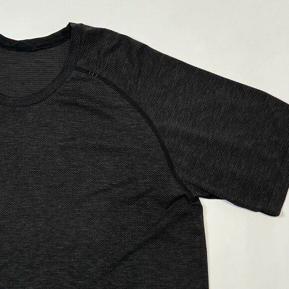 Lululemon Shirt Mens 2XL Metal Vent Performance Mesh Dot Gray Movement Medicine - Picture 2 of 10